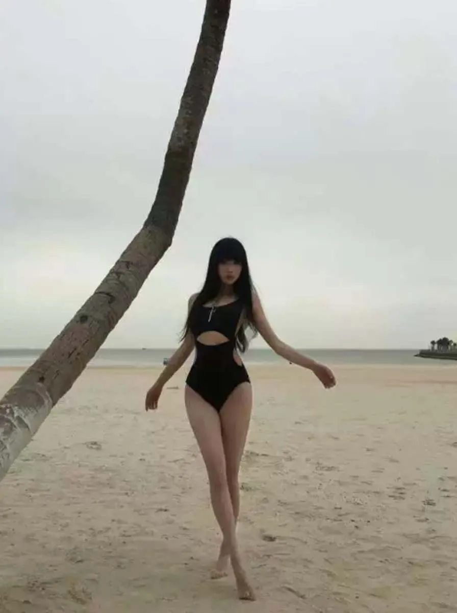 New Vacation Design with Hollowed Out Triangular Jumpsuit To Cover The Belly and Make You Look Slimmer, Hot Spring Swimsuit
