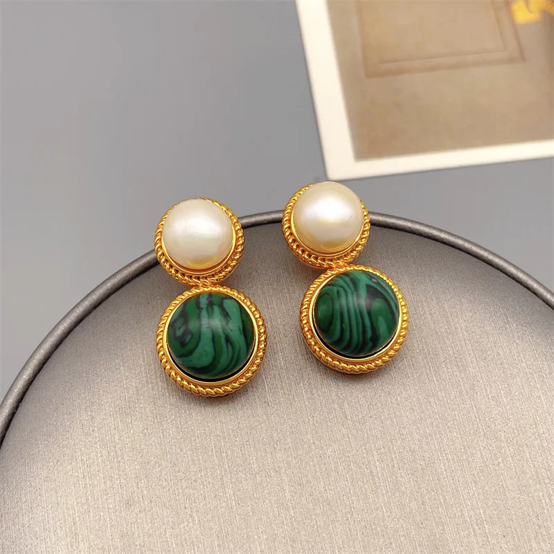 

European And American Retro Freshwater Pearl Inlaid Green Circular Shape Stud Earrings For Women Simple Fashion Earrings Jewelry