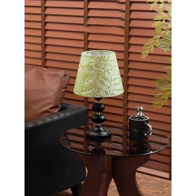 

Американская ретро-настольная лампа, роскошная, из массива дерева, для спальни, прикроватная, в стиле ваби-саби, французская, для создания атмосферы в кабинете.