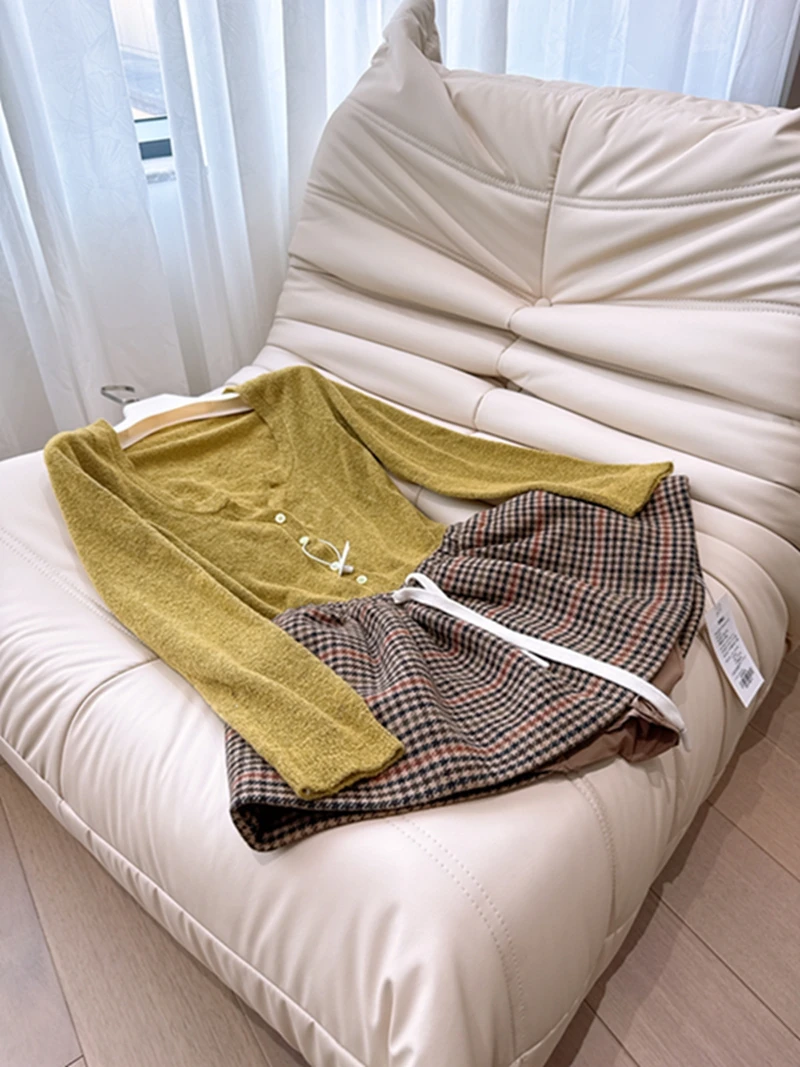 

Miu Style Teenage Girl Anti-Aging Personality Moss Green Knitted Long Sleeve round Neck Top High Waist Plaid Skirt Set