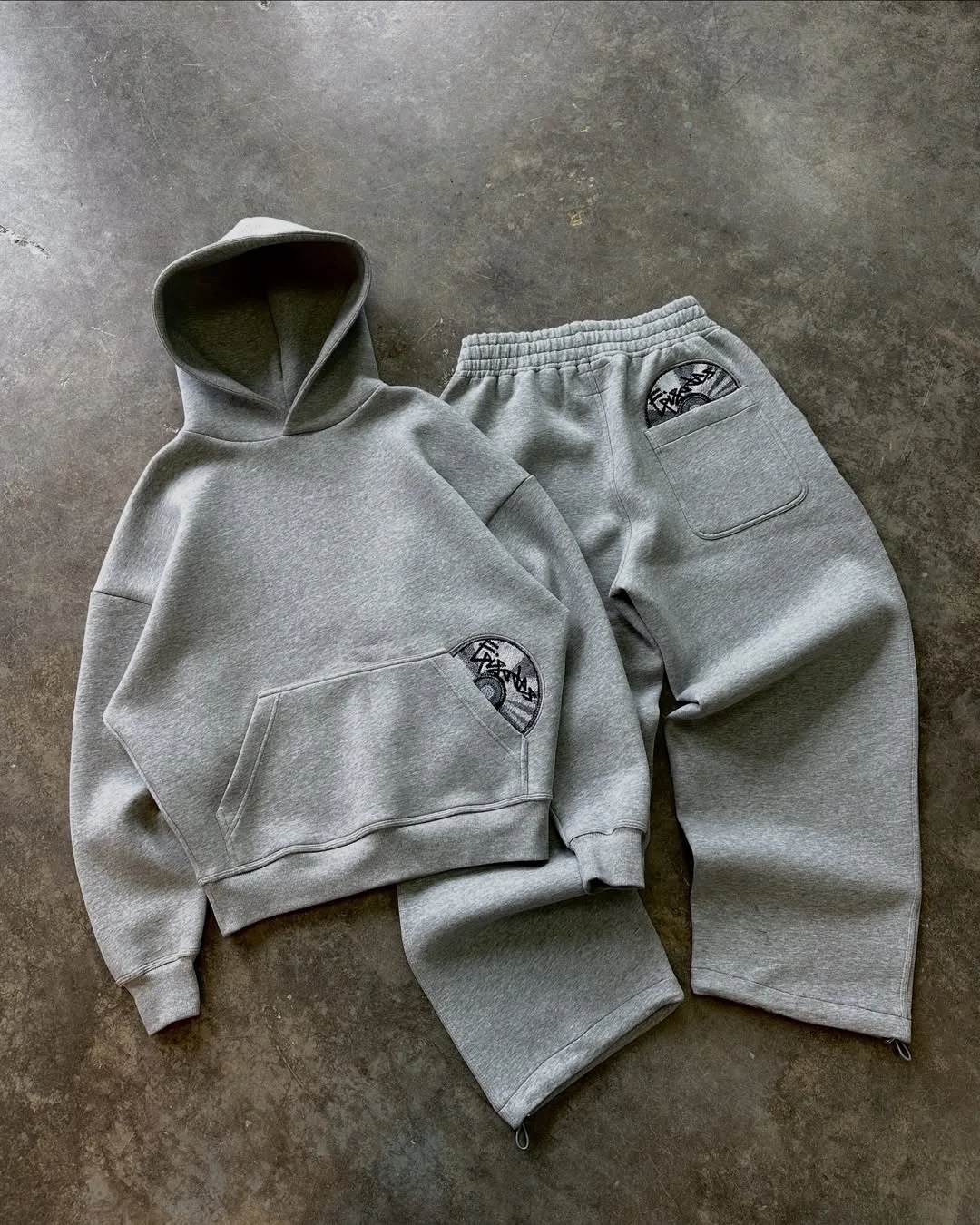 Conjunto de sudadera con capucha y pantalones deportivos personalizados, camiseta con capucha de manga larga, abrigo retro, estilo urbano para parejas, varios estilos