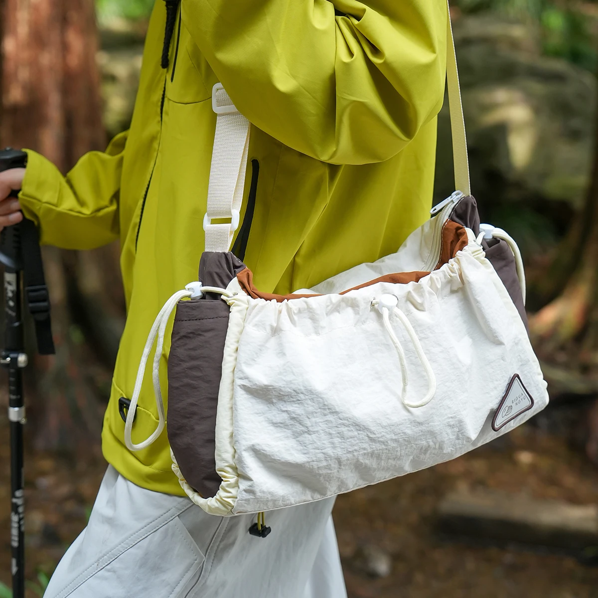 

Large-Capacity Mountaineering Travel Bag for Women, Lightweight Foldable Short-Distance Business Trip Travel Bag, Shoulder Bag, Sports and Fitness Bag for Men