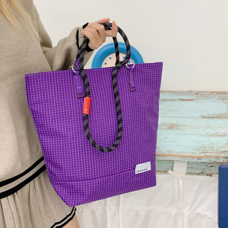 

Minimally designed casual tote bag for girls to go out, lightweight and versatile tote bag, crossbody bag
