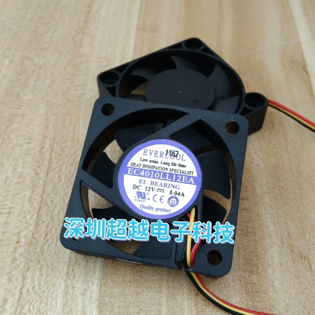

EVERCOOL EC4010LL12EA DC 12 В 0,04 А 40x40x10 мм 3-проводной охлаждающий вентилятор