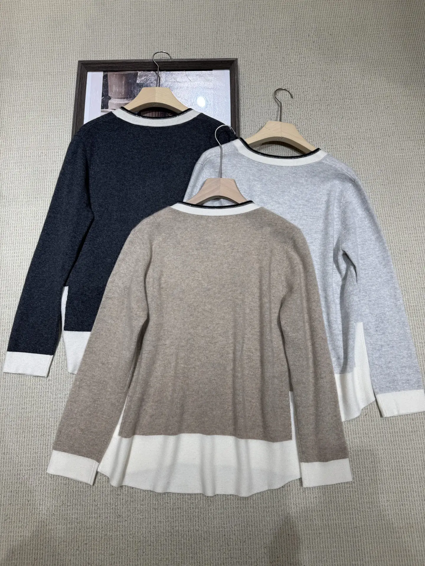 

Women's Cashmere Colorblock V-neck Long-sleeved Loose Pullover Sweater Top