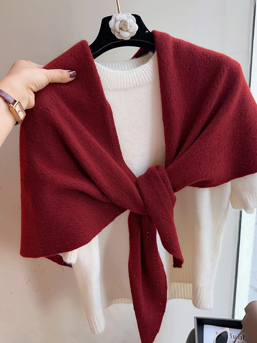 チェリーレッドウールショール中空ニット三角スカーフ女性の秋冬新スタイル暖かいネックウォーマー厚い韓国スタイル