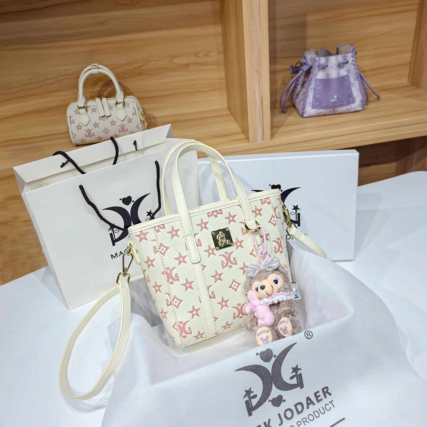 

Vintage Luxury Designer Diaper Bag For Women Elegant Minimalist Leather Large Capacity Stylish Fashion Bag
