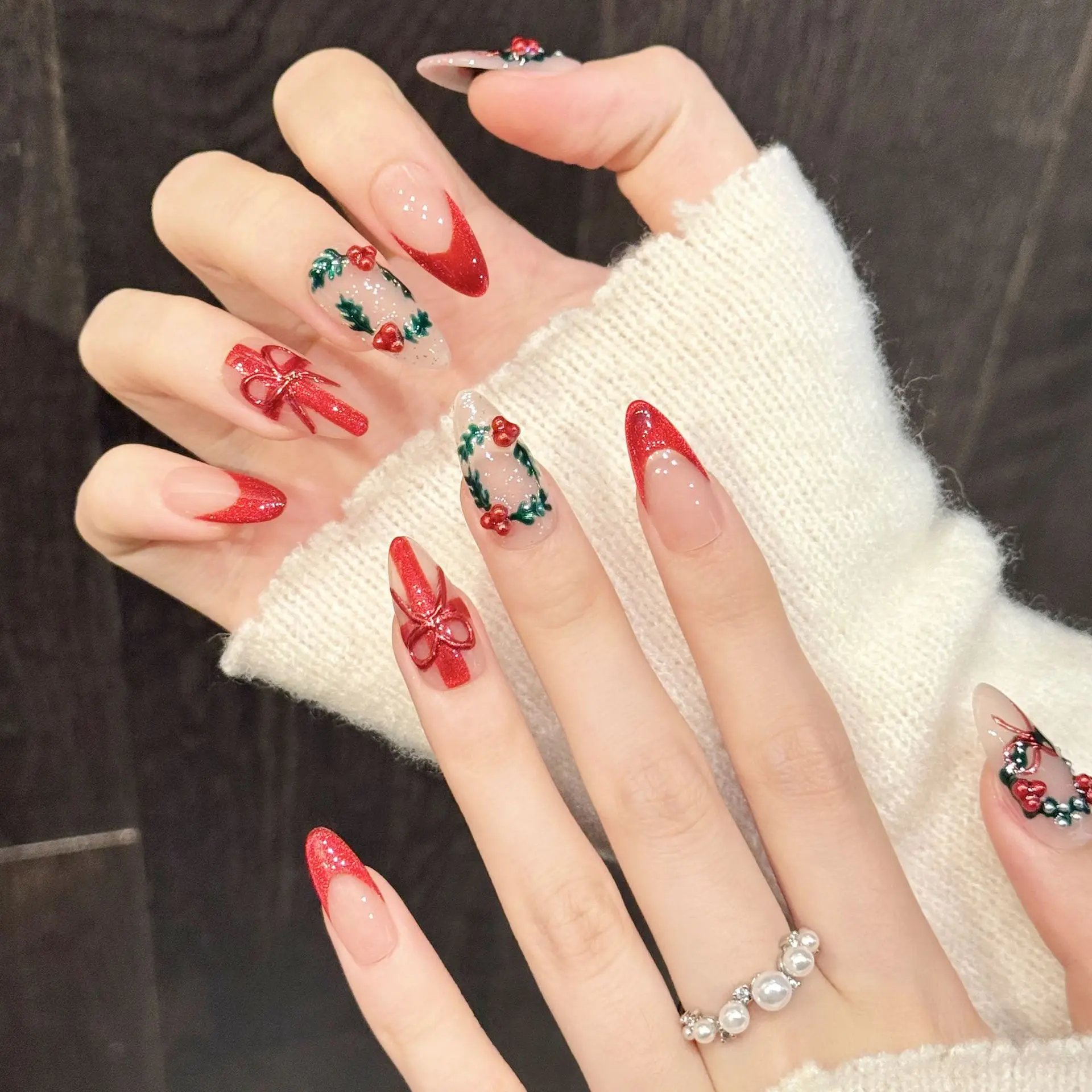 10 Uds. De uñas postizas de almendra mediana, color rojo, Navidad, con diseño de lazo Floral, arte de uñas festivo con herramienta de 4 piezas, adhesivo para uñas