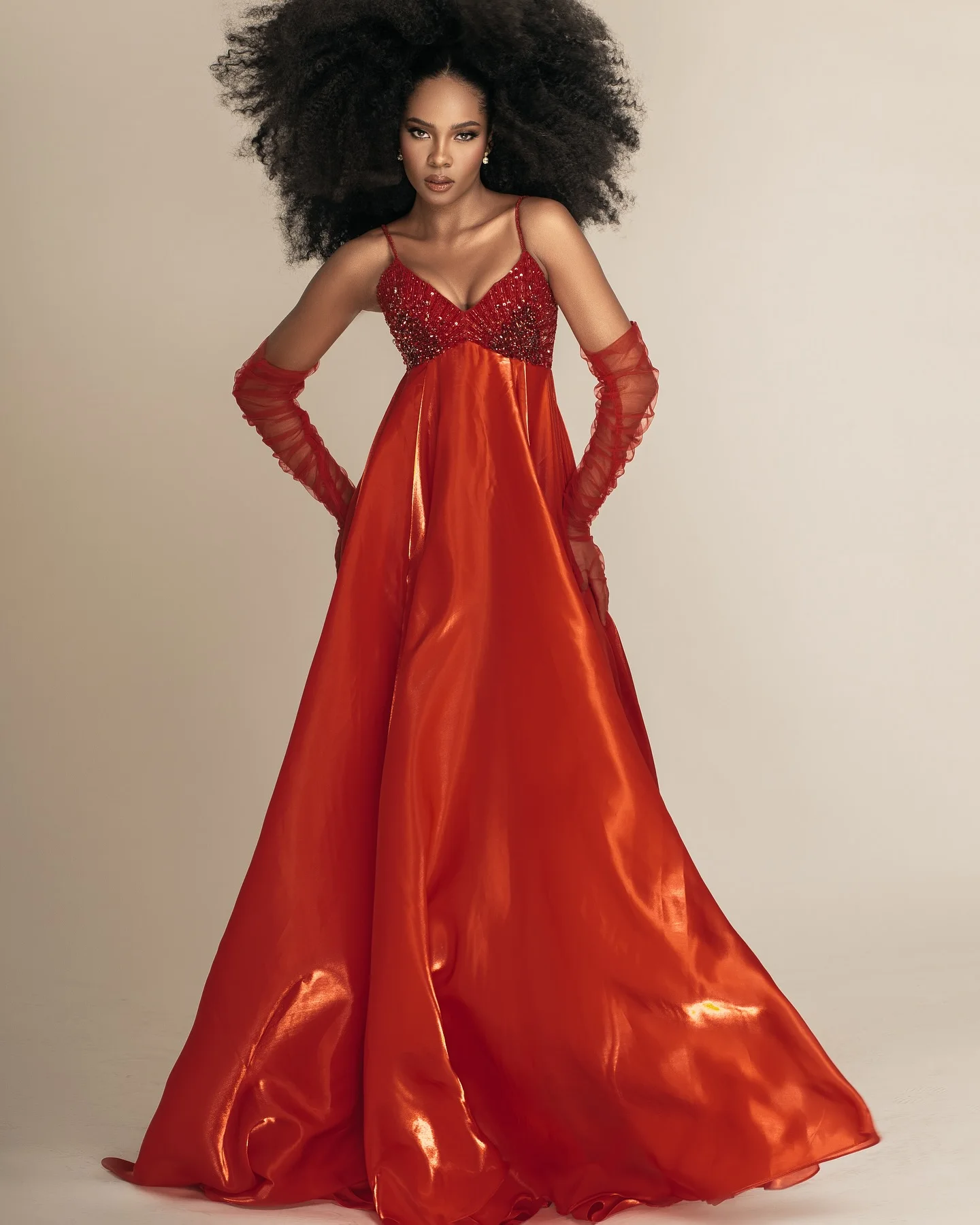 Luksusowa czerwona suknia wieczorowa z cekinami dla kobiet, długa suknia balowa w kształcie litery A z dekoltem w serek, na ramiączkach spaghetti, z wysokim rozcięciem i trenem, formalna.