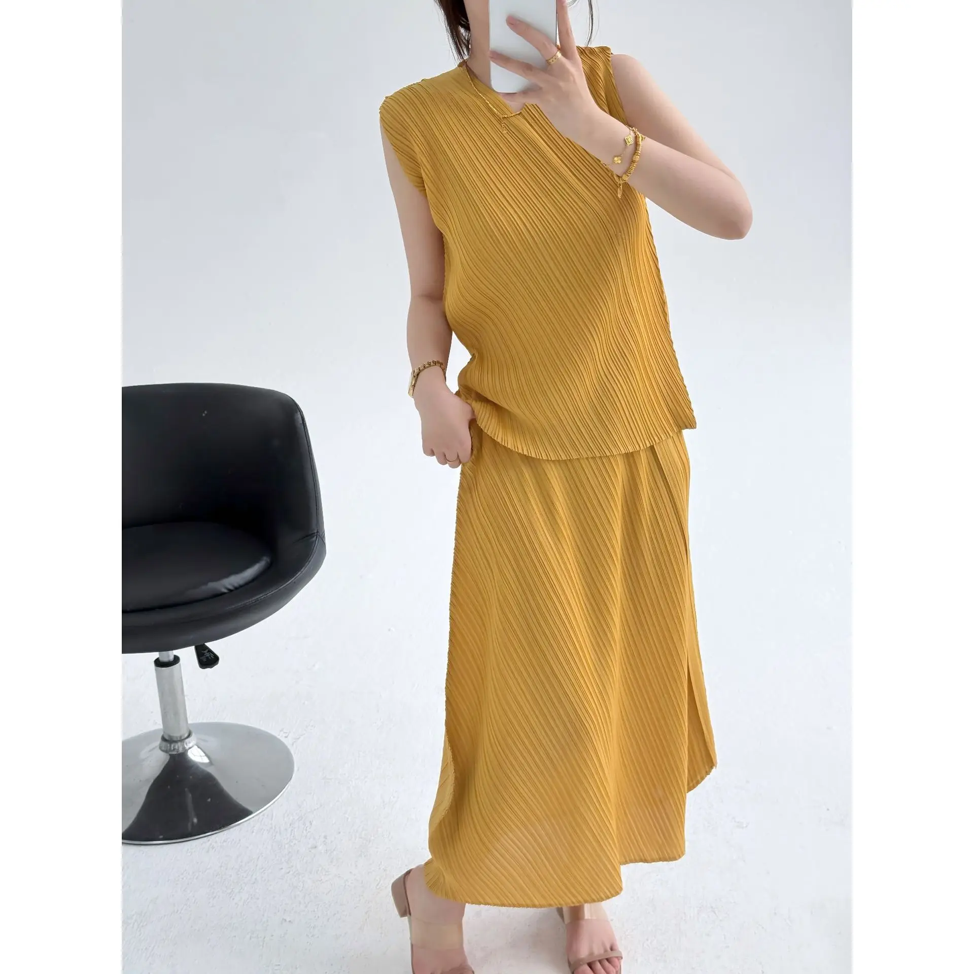 

Summer New Women's Pleated Set French Style Slimming Pleated T-Shirt Irregular Design Skirt 2-Piece Set