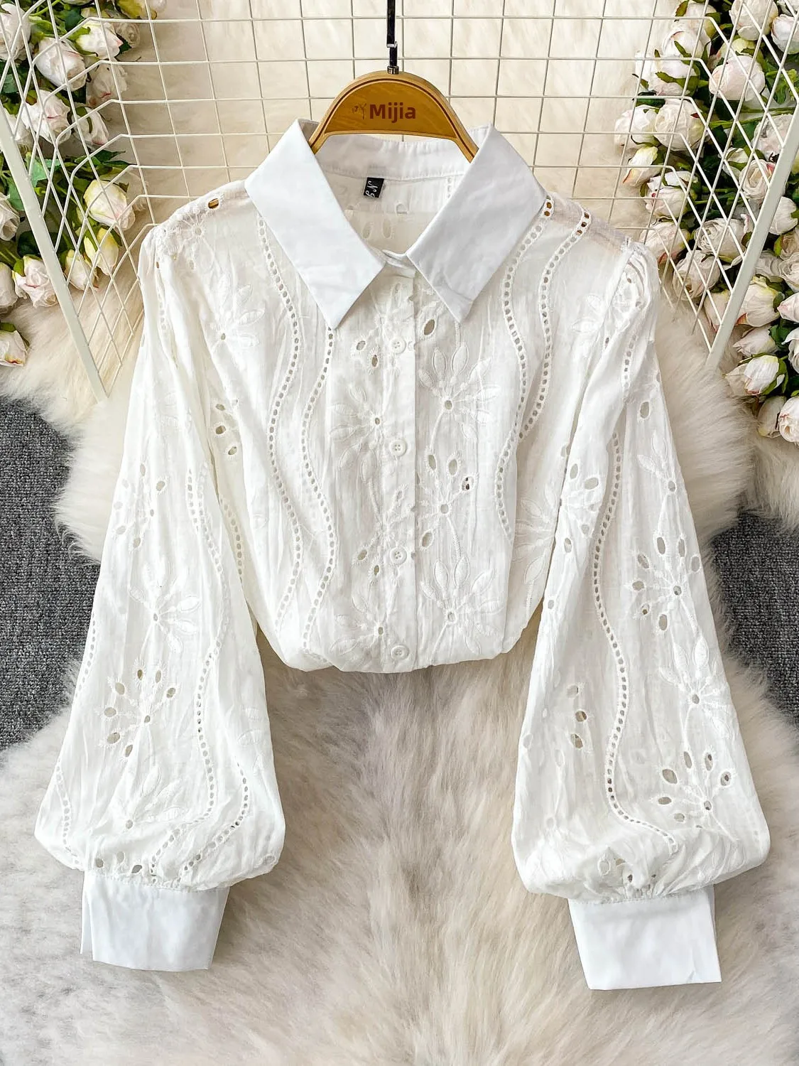 

Summer 2025 Women's Casual Loose Long Sve Sun Protection irt Embroidered Hollow out Design Slimming White Ne