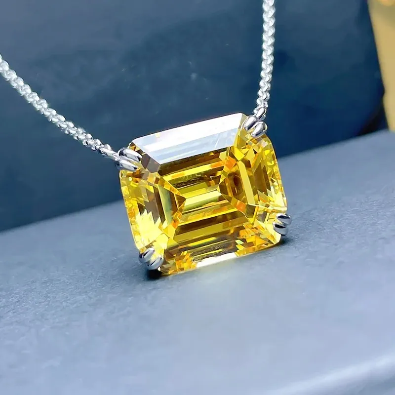 

High set 14 carat large crystal sugar powder diamond necklace clavicle chain rectangular emerald pagoda cut high carbon