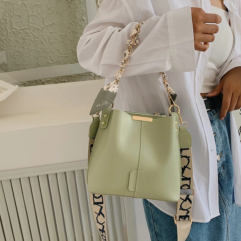 

Elegant Women Leather Luxury Classic Designer Fashion Shoulder Tote Bag Crossbody Handbag For City Stylish Outfits