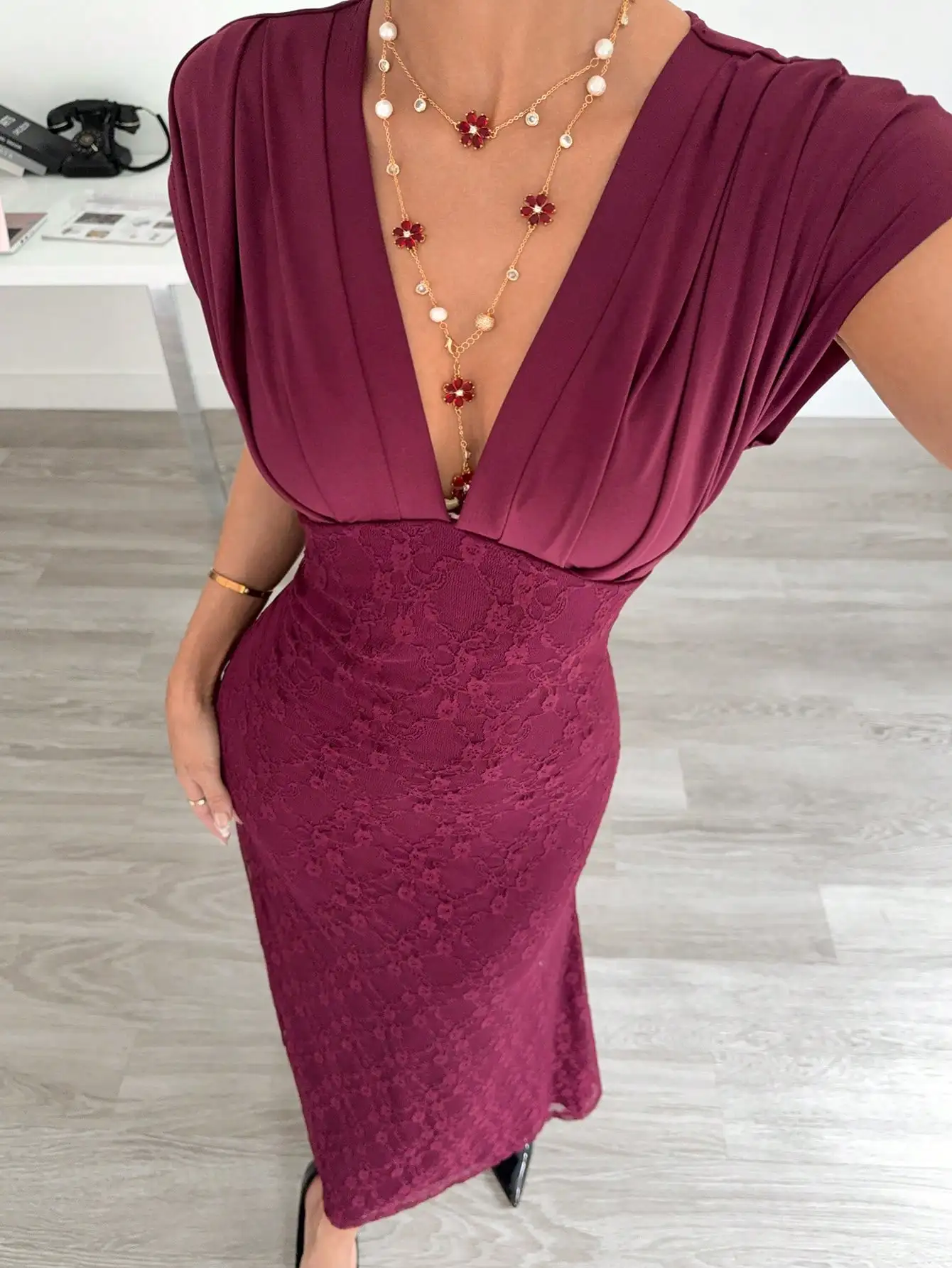 

Elegant V-Neck Burgundy Lace Fitted Long Dress For Women
