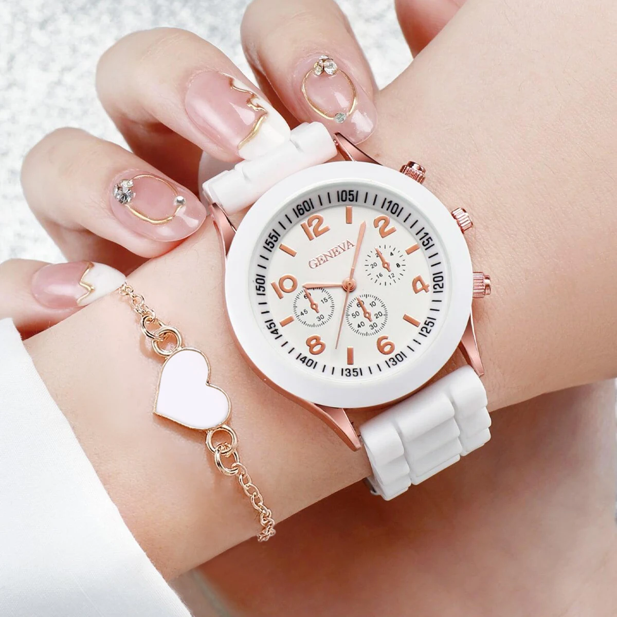 4PCS/Set Couple\'s Watches Fashion Silicone Band Women Quartz Watch Heart Bracelet Set（Without Box）