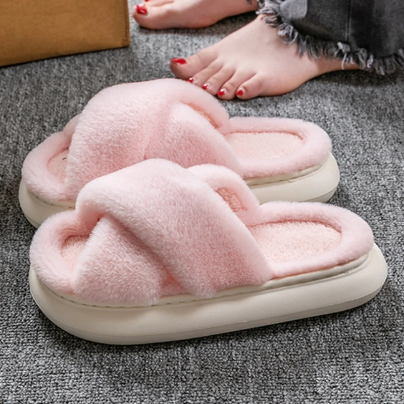 Pantofole in pelliccia soffice con croce invernale Casual infradito femminili scarpe soffici piattaforma per la casa pantofole in peluche calde da