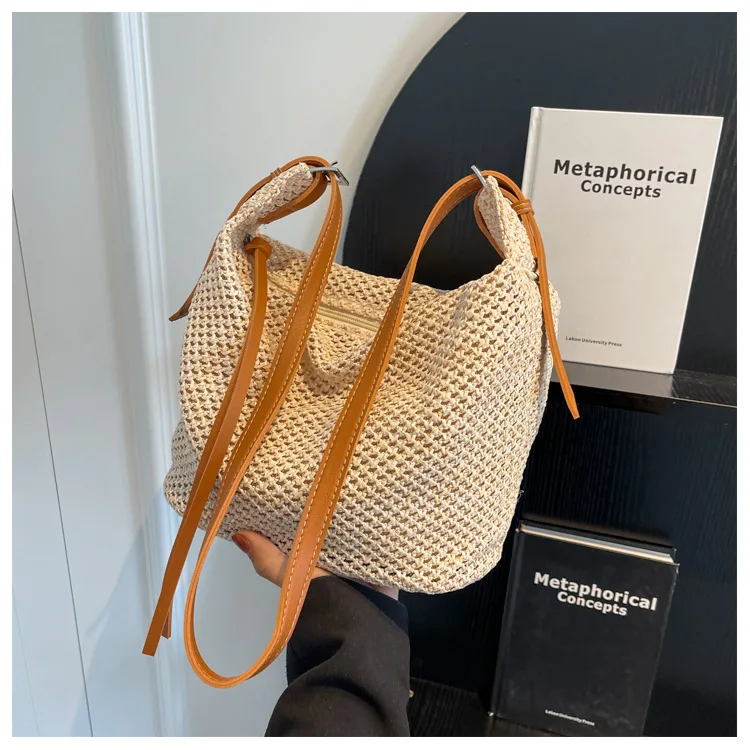 

Summer New Large Capacity Grass Woven Handheld Bucket Bag Korean Edition Underarm Tote Bag Fashion Casual One Shoulder