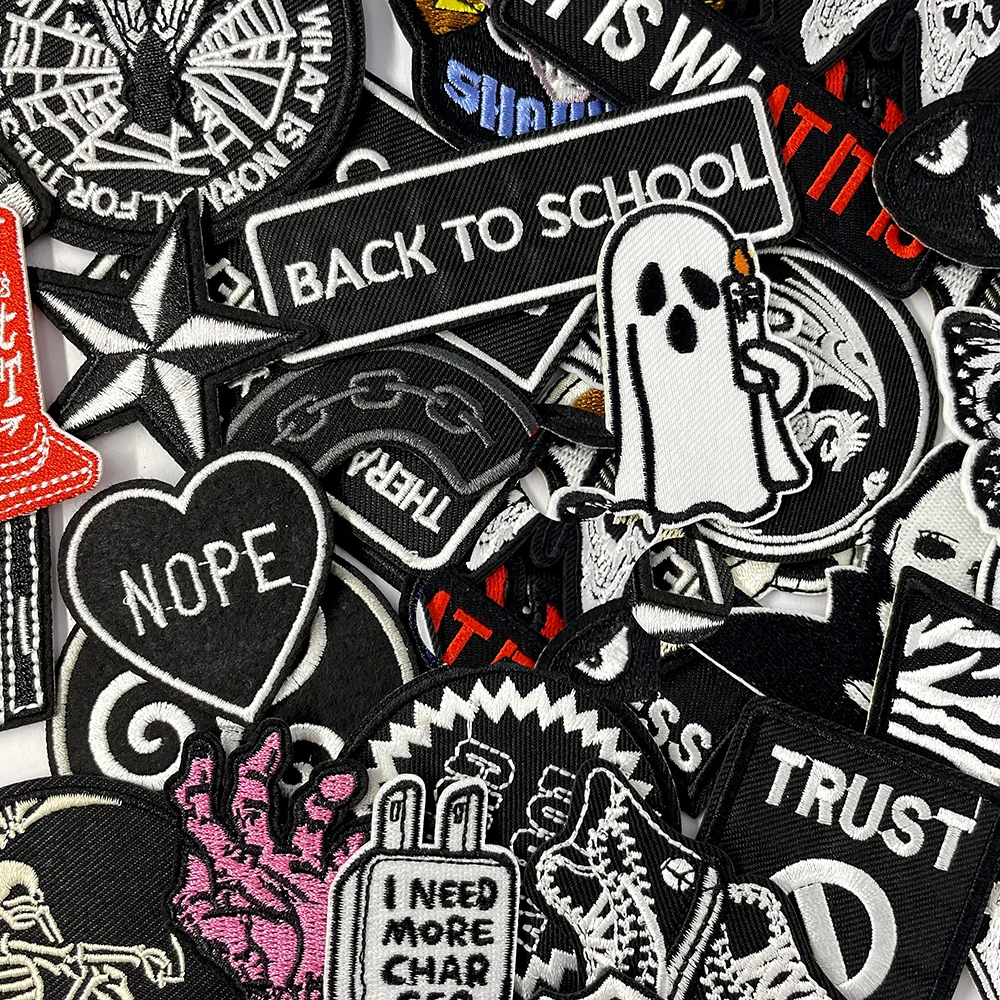 50Pcs/Lot Mixed Random Embroidered Patches Assorted Iron On Sew On Patches for Jackets Backpacks Jeans Clothing Decor Appliques
