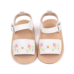 Sandalias con bordado Floral para niña, zapatos antideslizantes de suela suave para primeros pasos, playa al aire libre, Verano