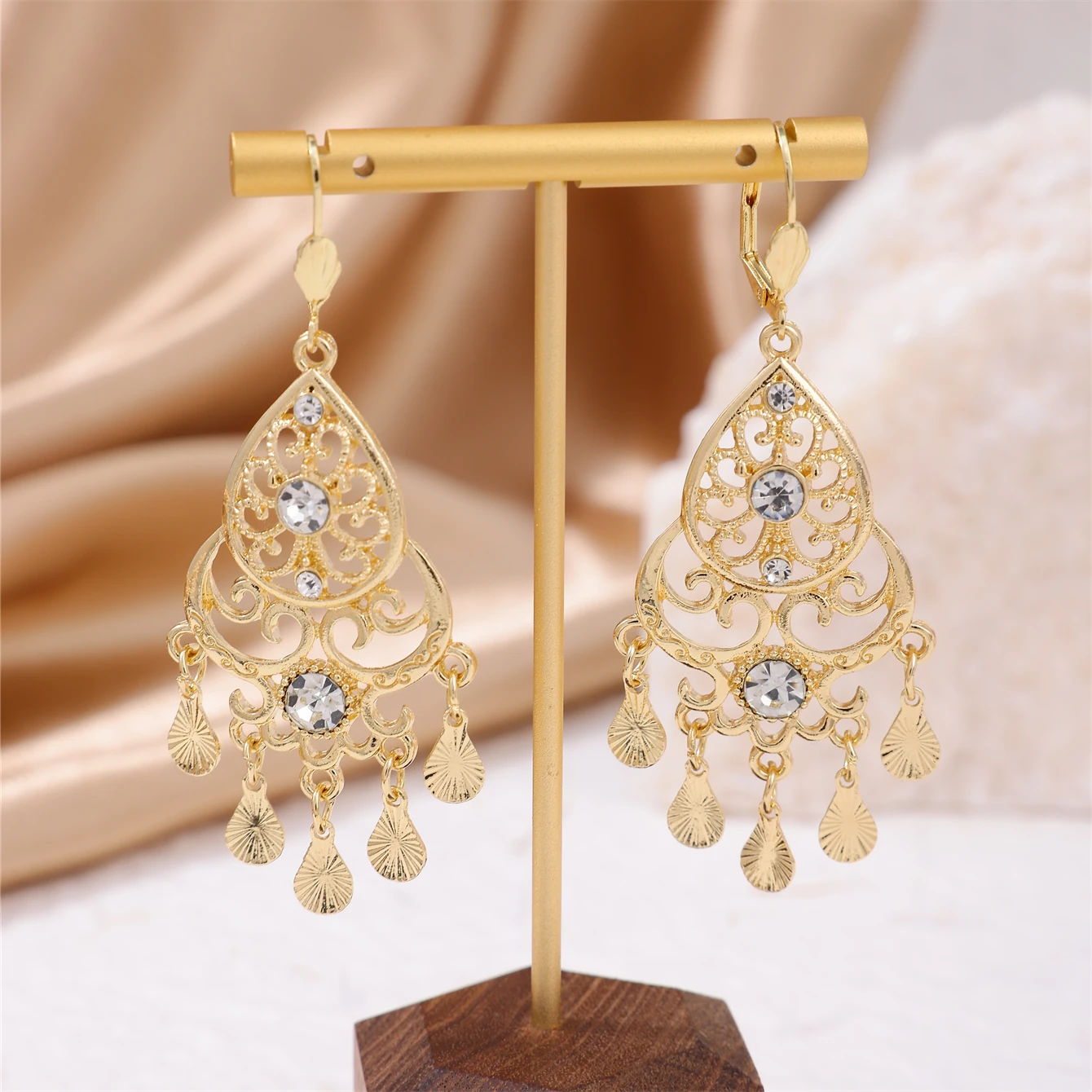 A Pair Of Unique Retro Hollowed-out Alloy Earrings Moroccan Popular Lady Earrings French Popular Bride Jewelry