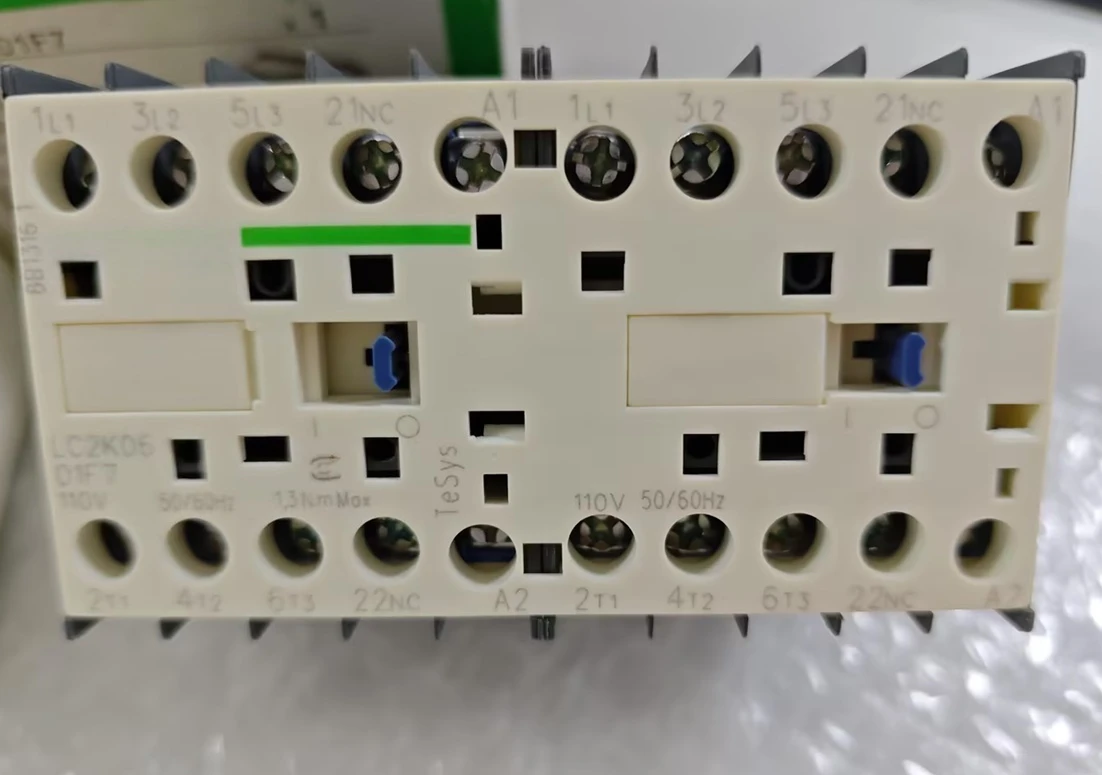 

Brand New Original LC2K0601F7 three pole reversible contactor 6A110V Fast Delivery