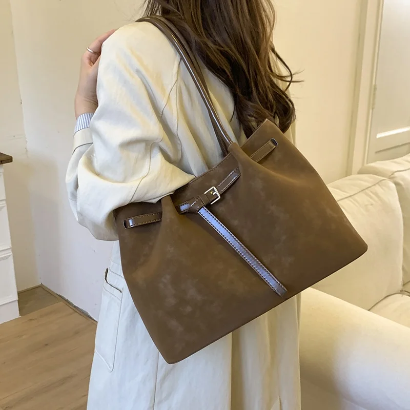 

Autumn Winter Large Capaci Retro Tote Bag Women's 2025 New Frosted Suede Handbag Trendy Single oulder Commuter Bag