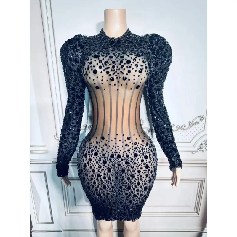 

Sexy French-style V-neck sequined evening dress for women featuring a high-end fish-tail shaped bust-hugging halter dress