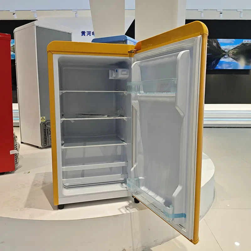 90L Portable Vertical Refrigerator Single Door Mini Fridges For Hotel