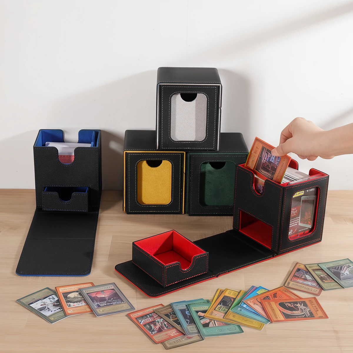 Caja de cuero para tarjetas MTG con 2 pantallas de comandante, almacenamiento de tarjetas impermeable de doble capa, puede contener más de 200 tarjetas de protección de doble capa