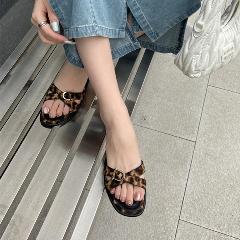 Bailamos Brand New Women Slippers Fashion Leopard Print Flip Flops Flat Heel Outdoor Dress Vaction Casual Flip Flops Beach Shoes