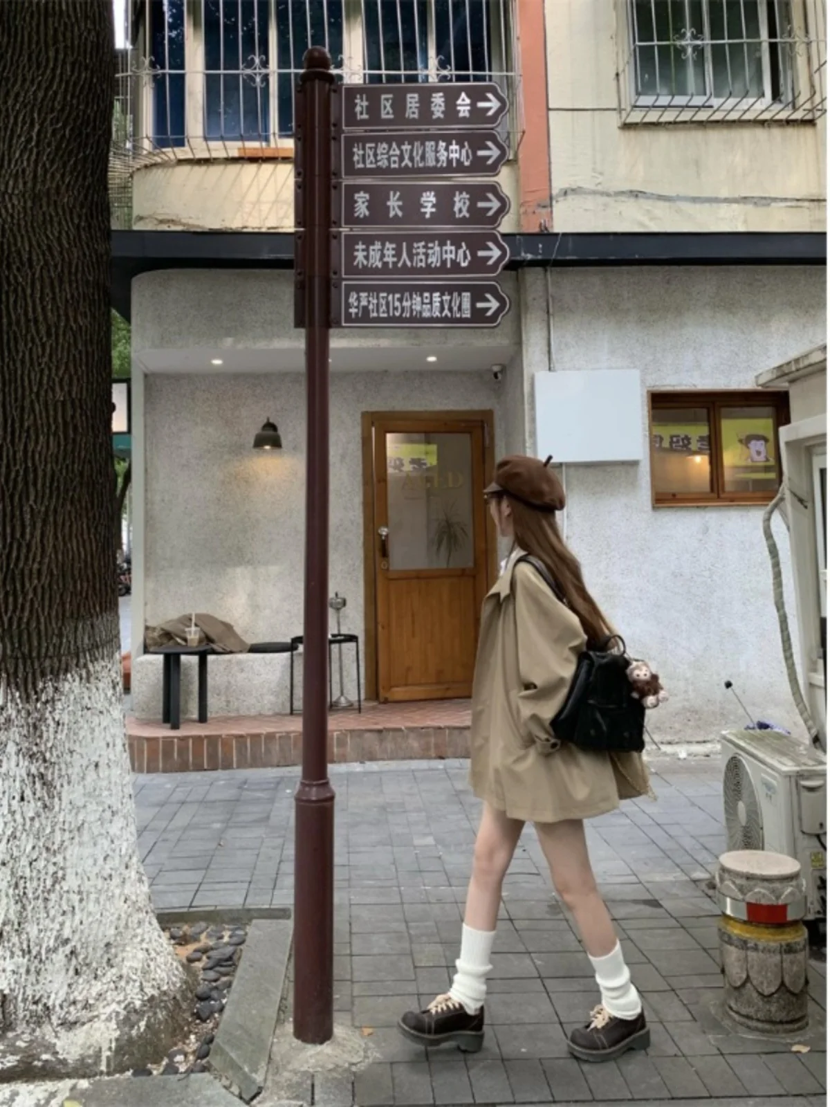 レディース ショートトレンチコート 膝丈 オリーブ フラップポケット パッチワーク スプライス加工 特別な魅力的なベーシックデザイン 魅力的なデザイン モダン バケーション