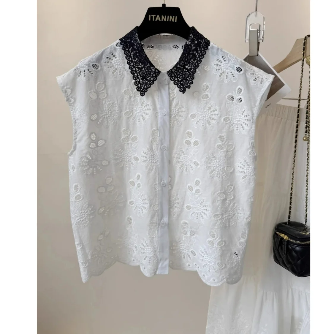 

Women's Summer 2026 New Design Lace Collar Floral Embroidery Sleeveless Shirt Versatile Ageless Straight Cut Polyester Fiber