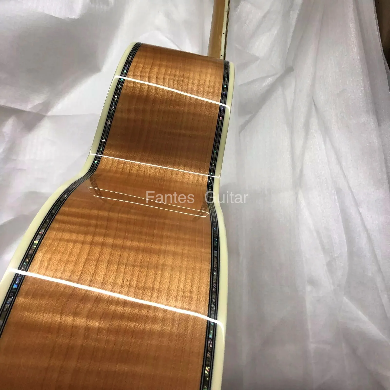 Custom Flamed Back Side Jumbo 43 Inch Folk Acoustic Guitar in Natural Color Abalone Binding