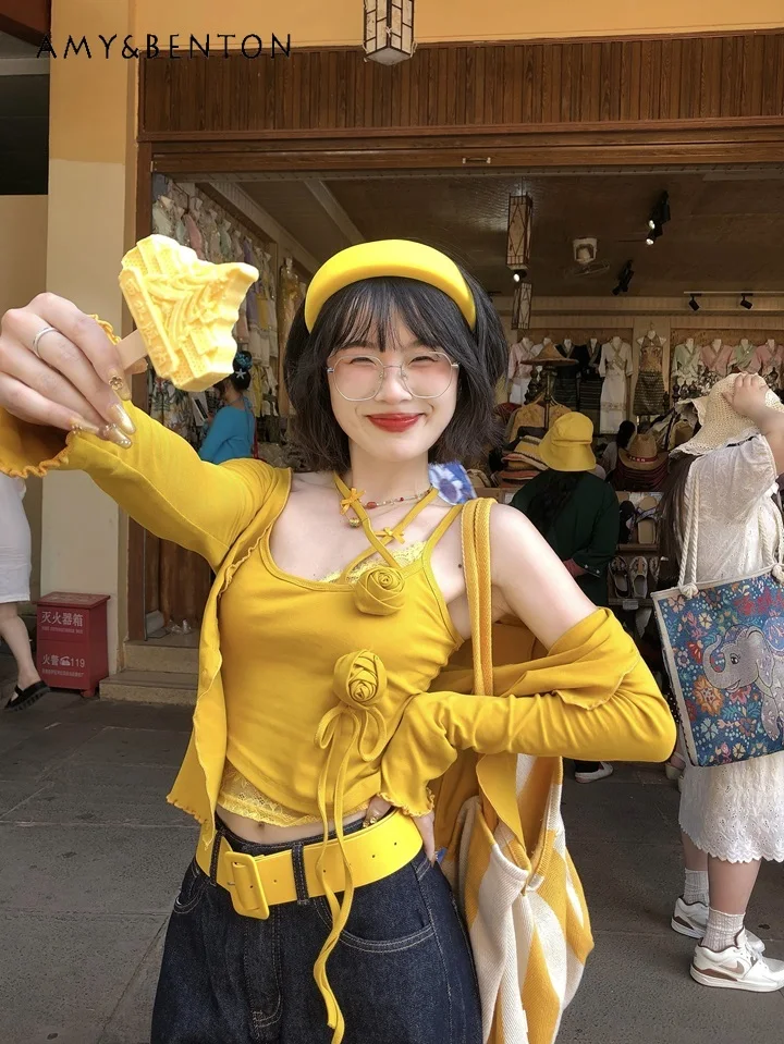 

Новинка лета 2025 года, желтый легкий кардиган на пуговицах с синей розой и перекрестием, темно-синие длинные джинсы, комплект с короткой юбкой с фруктовым принтом