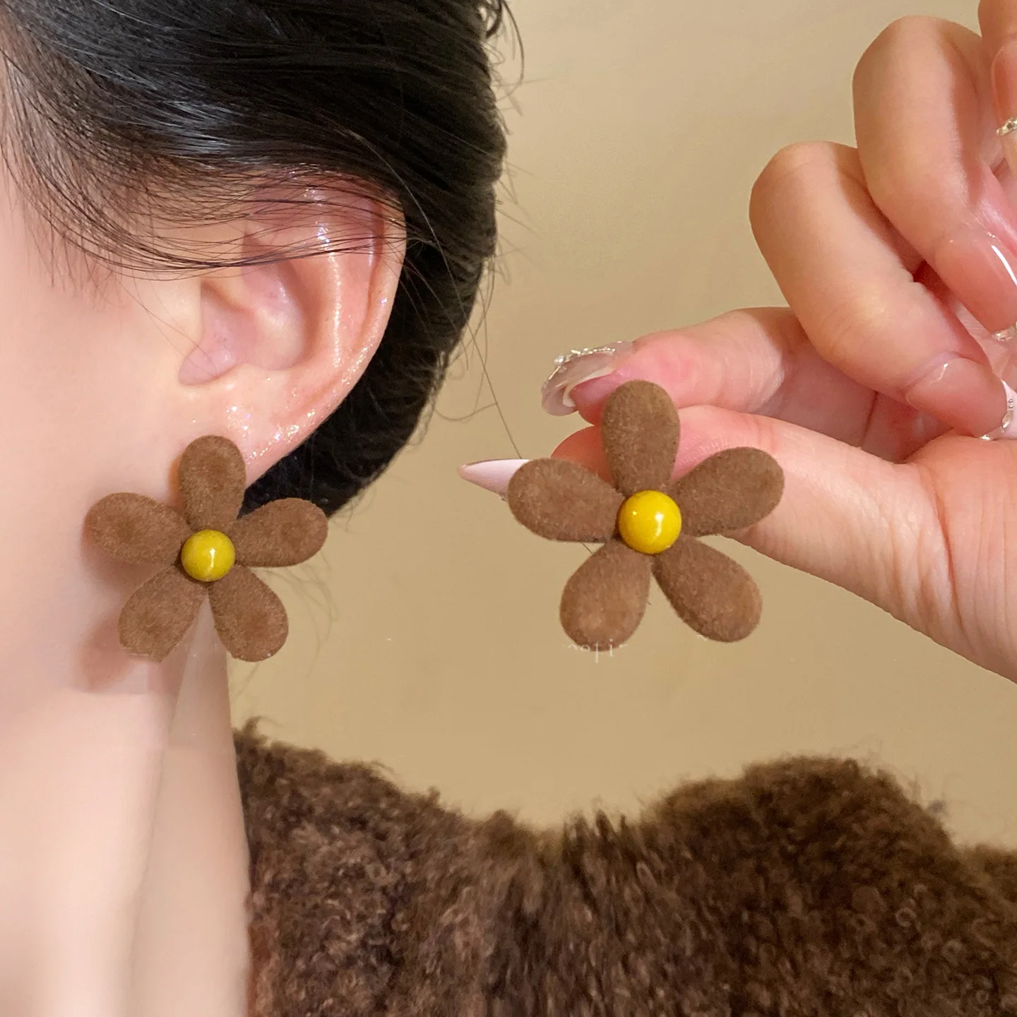 Korea New Fashion Korea Cute Colorful Acrylic Flocking Small Flower Studs Earrings for Women Elegance Charming Holiday Jewelry