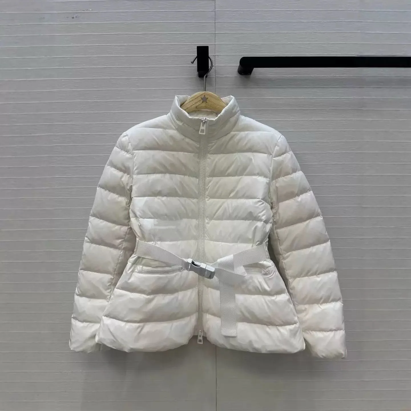 

Fashionable Belted Loose Fit down Jacket Early Autumn Warehouse Fashionable Padded Coat with Waist Belt Simple Style Women's ...