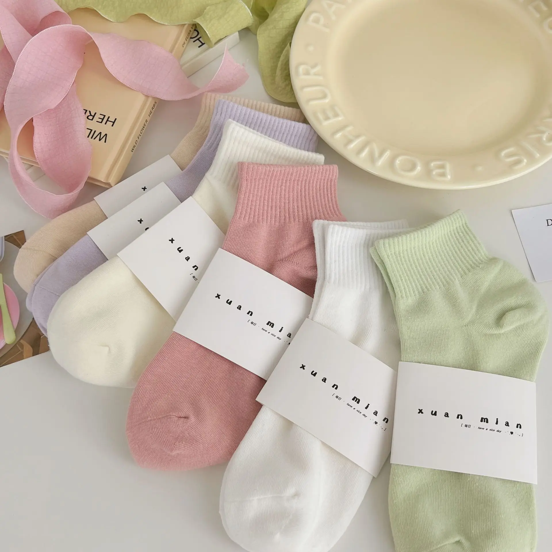 10Pairs لون نقي القطن جوارب رياضية النساء معكرون الملونة الجوارب القصيرة الجوارب القصيرة للنساء لون الحلوى ربيع الخريف جورب