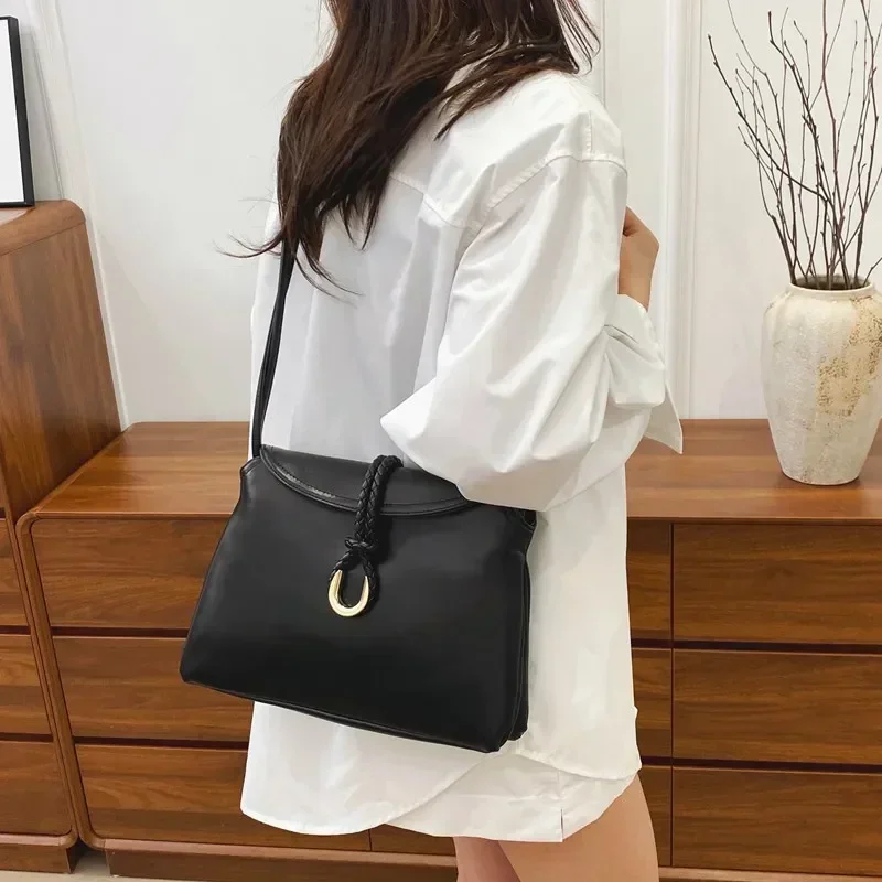 

Trendy Crossbody Handbag Casual Commuter Messenger Bag For Women Elegant Solid Color With Paris Designer Flair