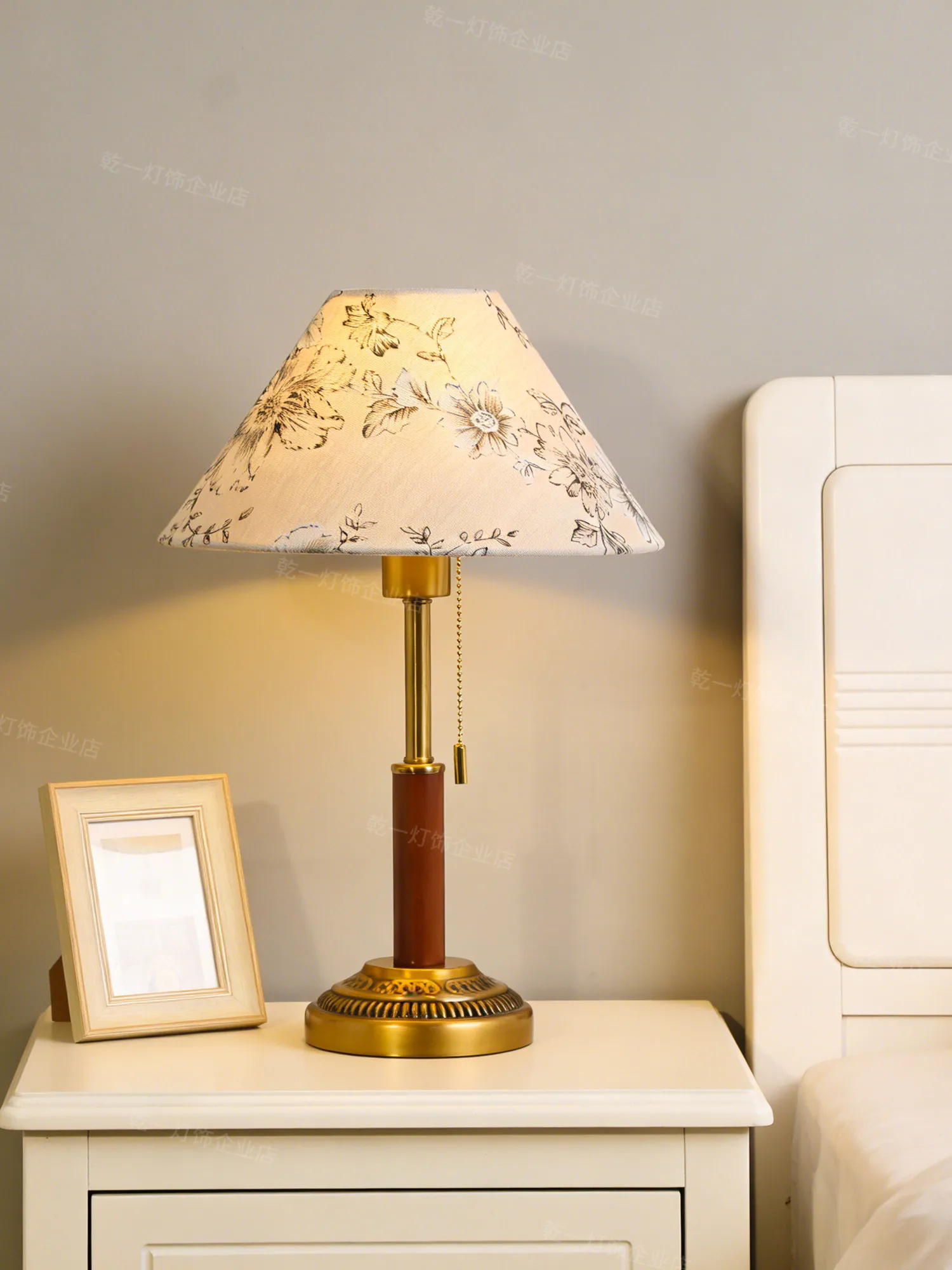 French pastoral table lamp high value desktop decorative lamp master bedroom study atmosphere retro light luxury bedside lamp