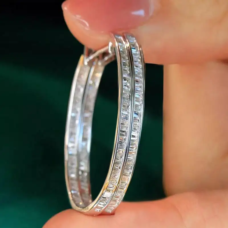 Huitan Mode Großen Kreis Frauen Creolen Silber Farbe Intarsien Helle CZ Elegante Tägliche Hochzeit Zubehör Vielseitiger Schmuck