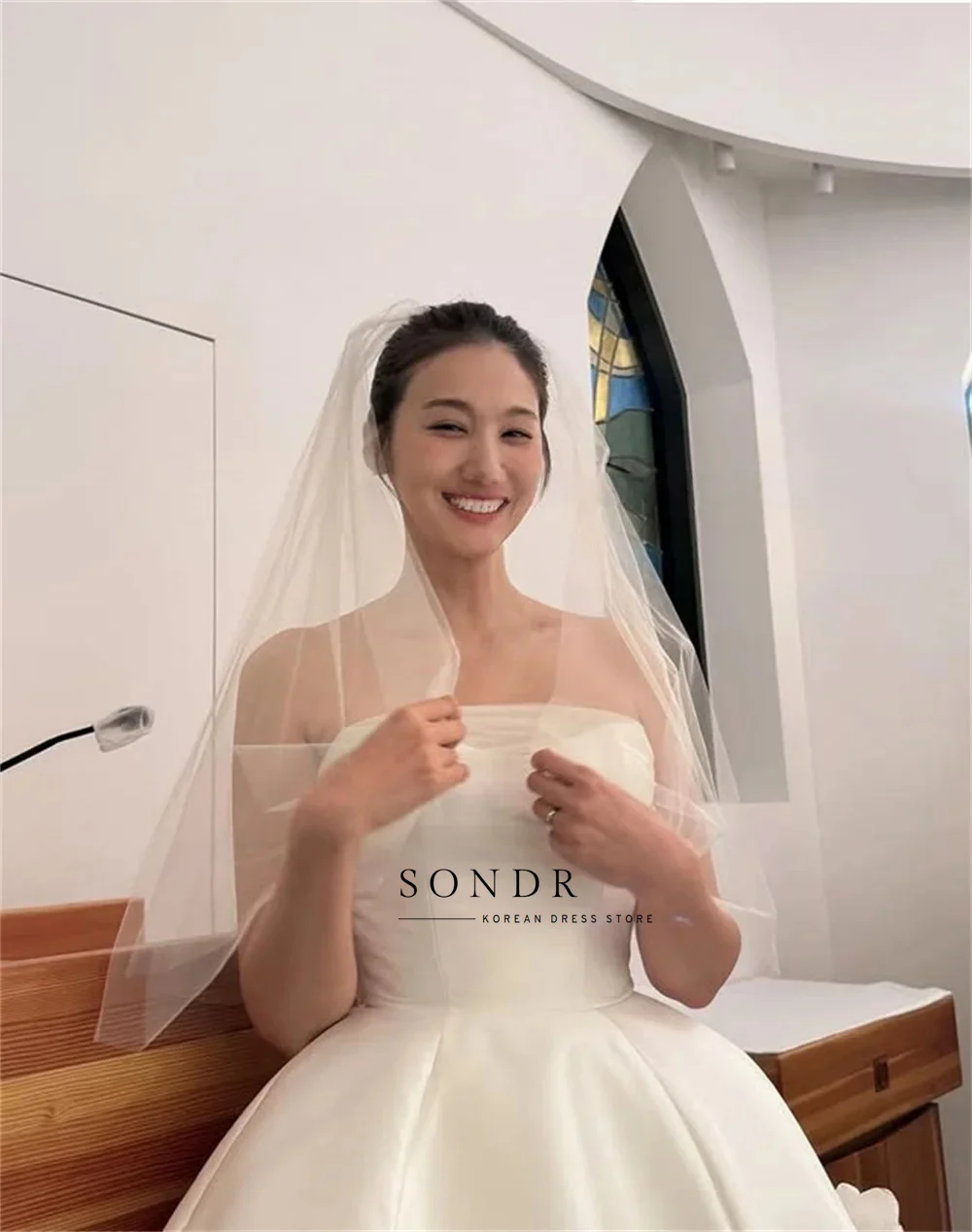 Sondr Customized Mini Korean Wedding Dresses Bridal Party Ball Gown Strapless Handmade Flowers Wedding Party Photo Shoot Gown