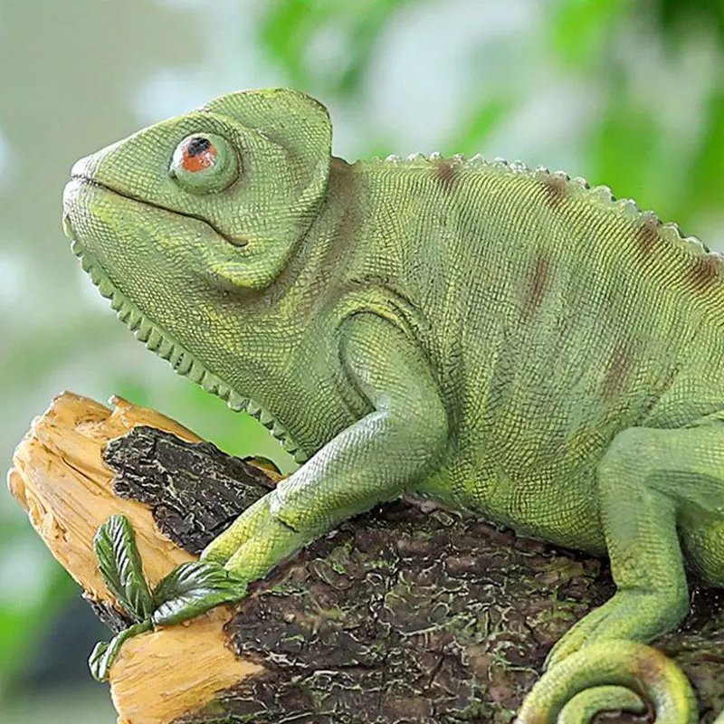 Outdoor Courtyard Garden Resin Imitation Chameleon Tree Hanging Animal Garden Landscape Light
