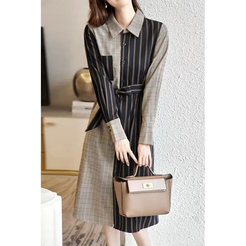 Phụ Nữ Văn Phòng Kẻ Sọc In Chắp Vá Vành Đai Nút Dresses Mùa Xuân Mùa Thu 2022 Mới Dài Tay Áo Polo-Cổ Midi Dress Phụ Nữ của Quần Áo