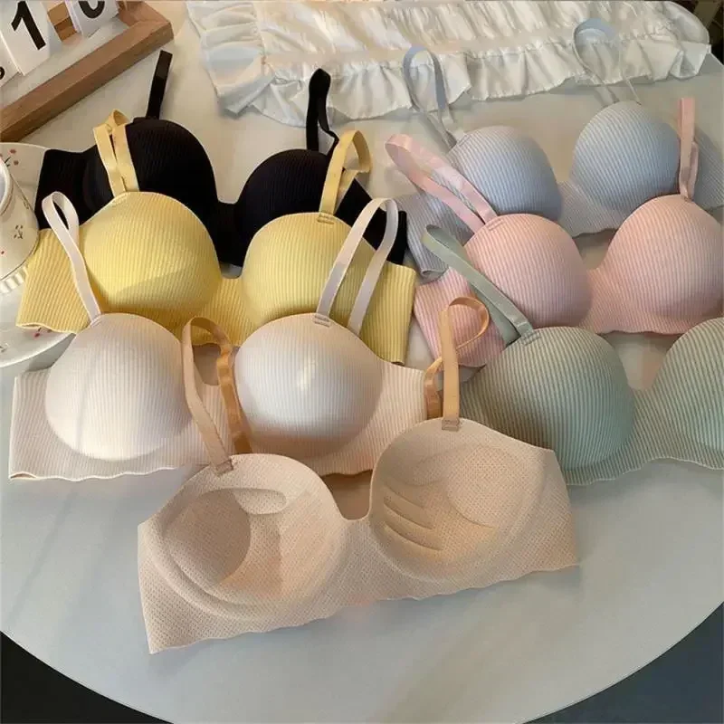 Non-marking One-piece Underwear Women\'s Comfortable Small Chest Gathered No Steel Ring Glossy Breathable Half-cup Bra