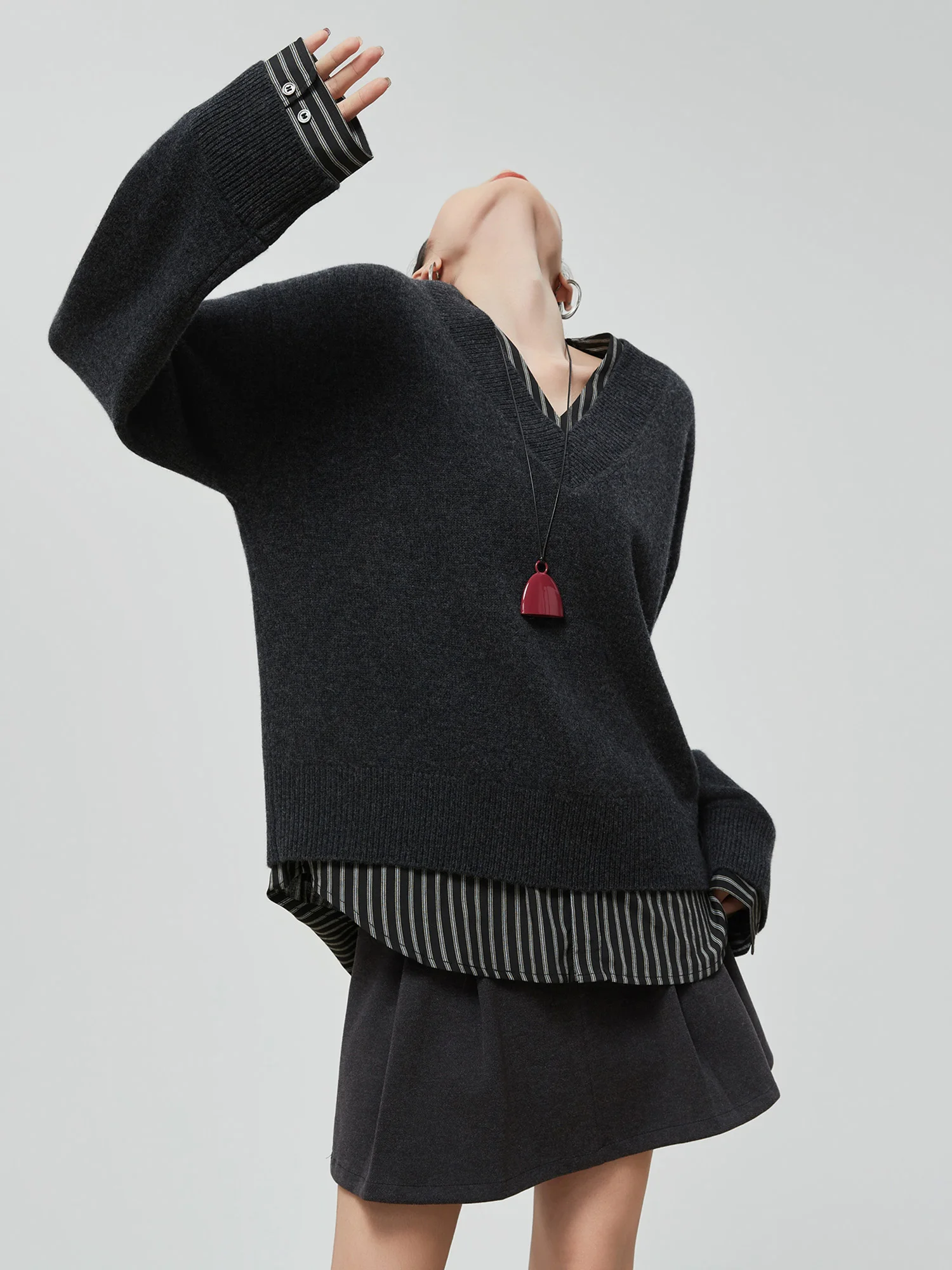 

Женский вязаный свитер с V-образным вырезом, в полоску, с эффектом двухслойности, повседневный, для офиса, осень-зима, новинка