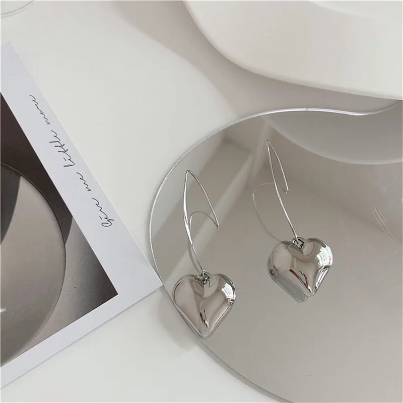 Metal Heart-shaped Pendant Earrings  European And American Style Personality Fashion Long Earrings Ms Girl Travel Accessories