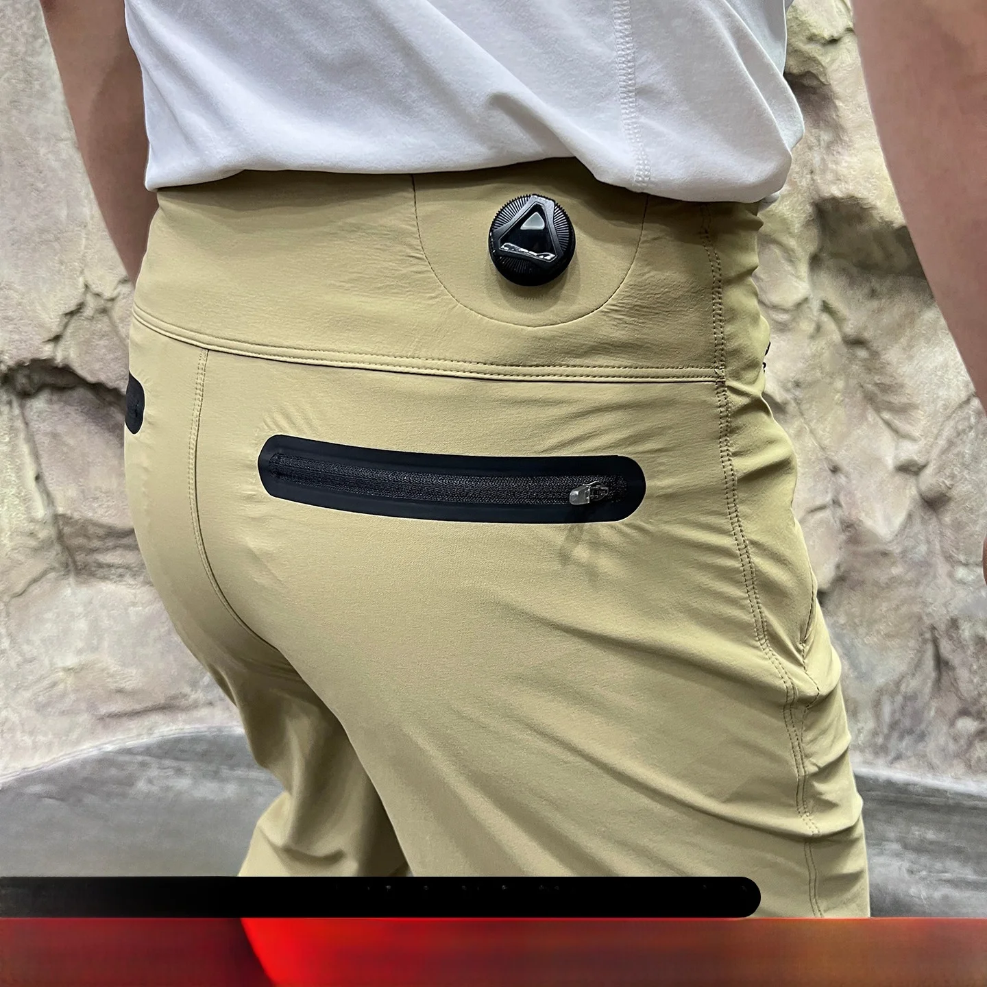 

Уличные водонепроницаемые кожаные брюки с технической системой вращающихся пуговиц Qui Dry, легкие весенне-летние повседневные прямые брюки