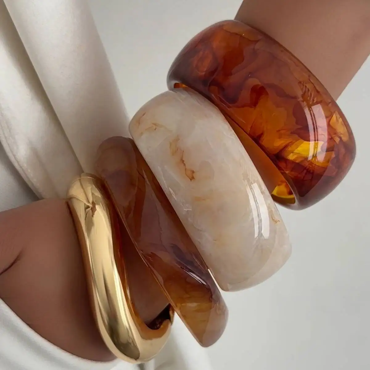 SHIXIN Trendy Chunky Resin Acrylic Wide Bangle Bracelet for Women Vintage Irregular Metal Stackable Cuff Bracelet Party Jewelry