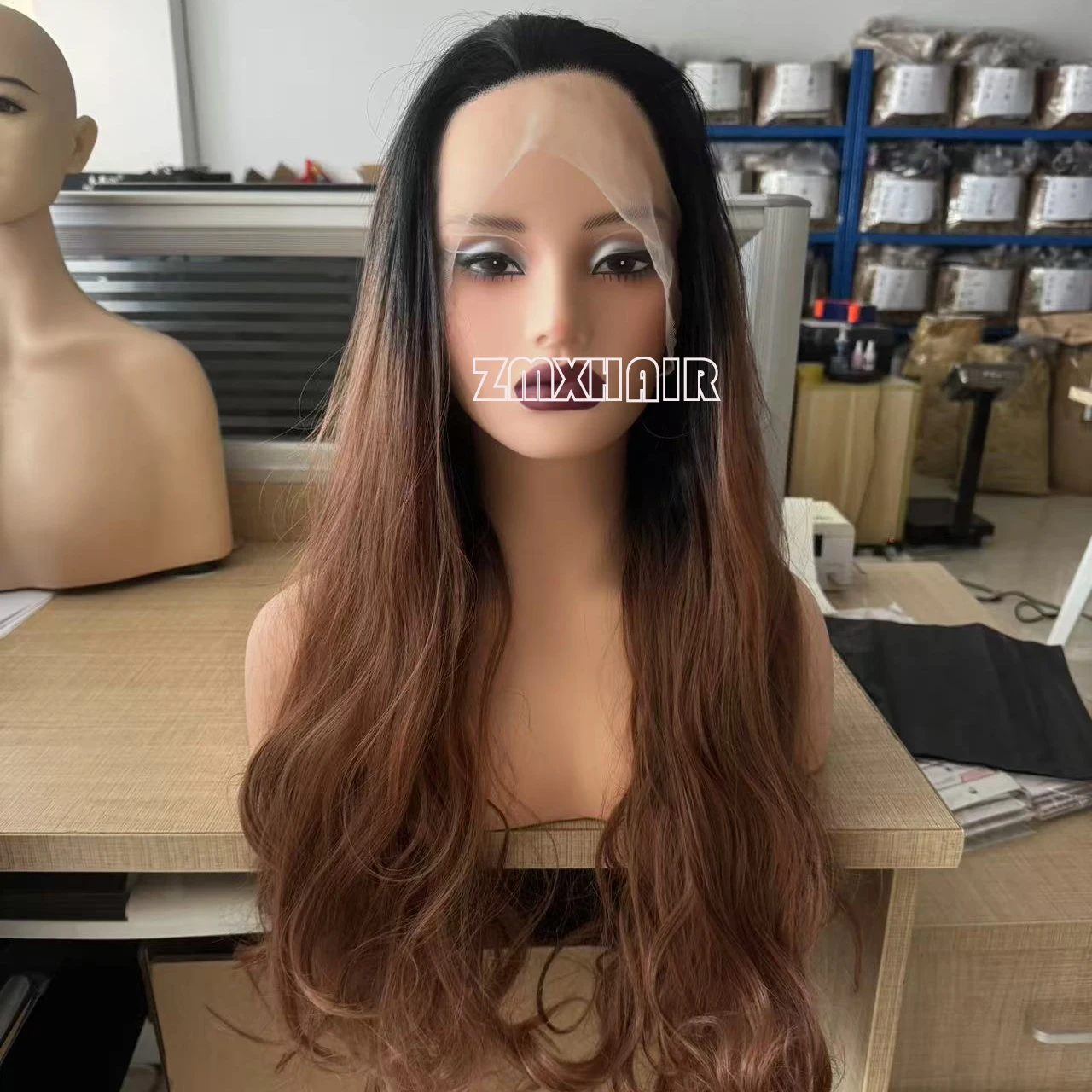 

Синтетические волосы Ombre Коричневый Объемная волна Парик фронта шнурка Длинные волнистые натуральные волосы Теплостойкие кружевные передние парики для повседневного ношения