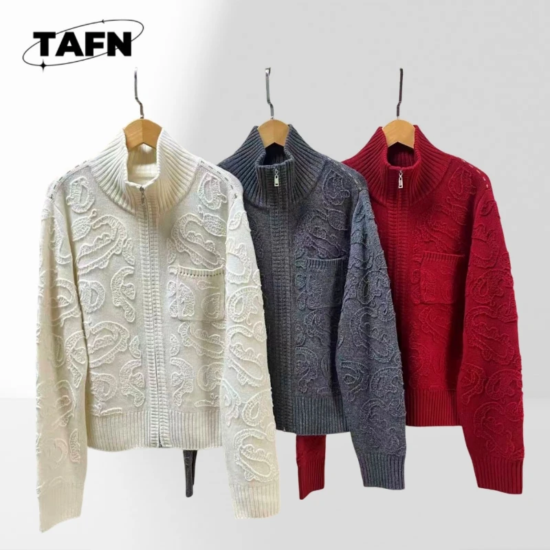 

25 Luxurious Cashmere Cardigan, Retro Design, Perfect for Casual Outings Luxurious Warmth for Casual Occasions AK1143